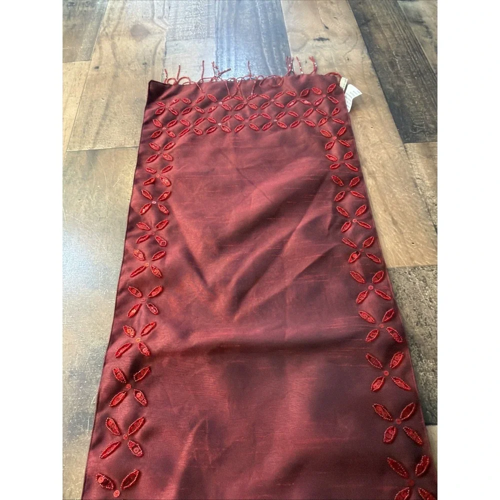 VTG Soft‎ Impressions Burgundy Red Beaded Poinsettia Table Runner 76x12.8